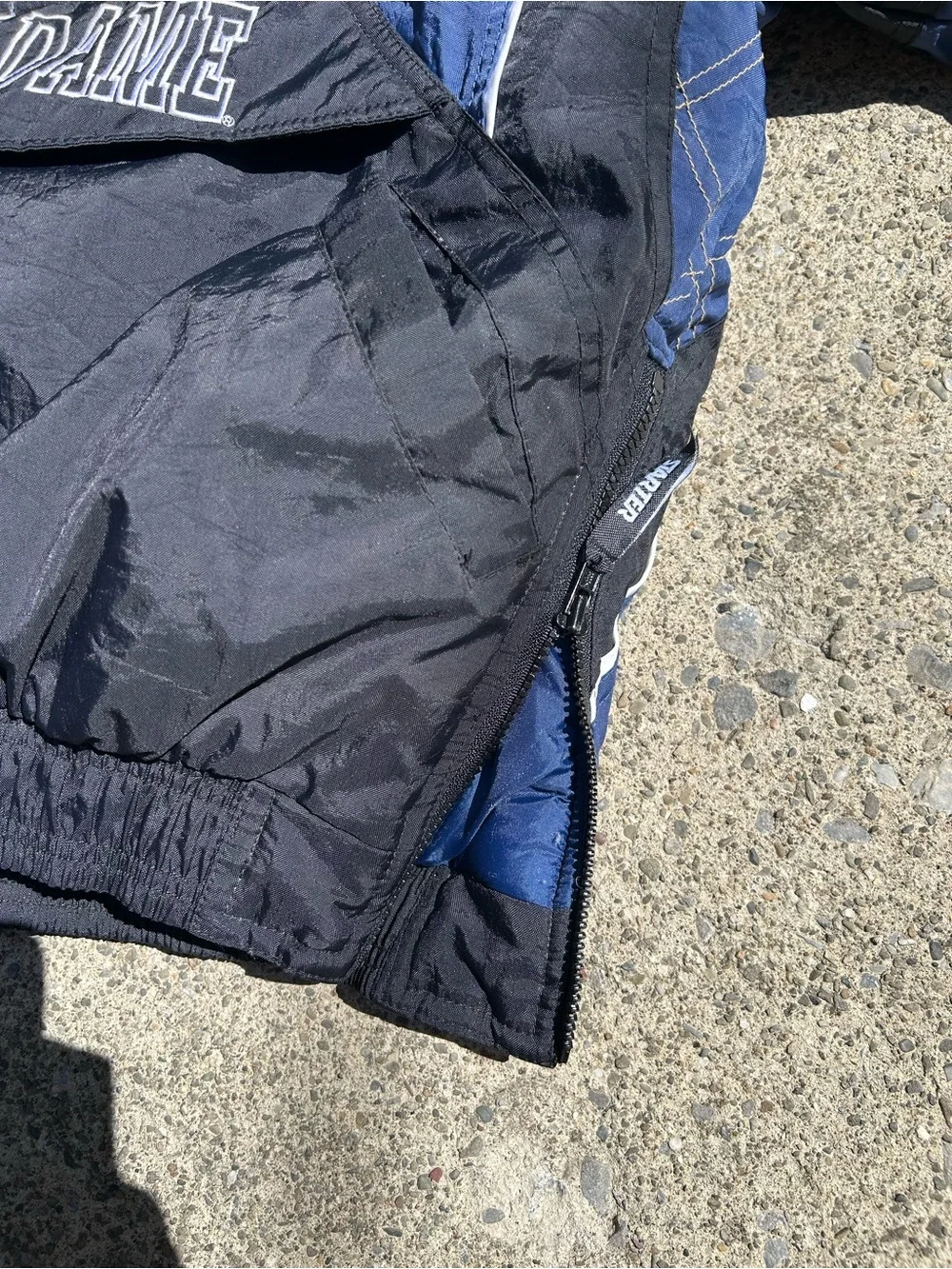 Vintage 90’s STARTER Black and Navy Notre Dame Pullover Puffer Jacket